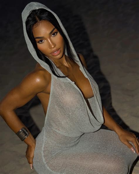 Watch Titties Vids at PlanetSuzy.
